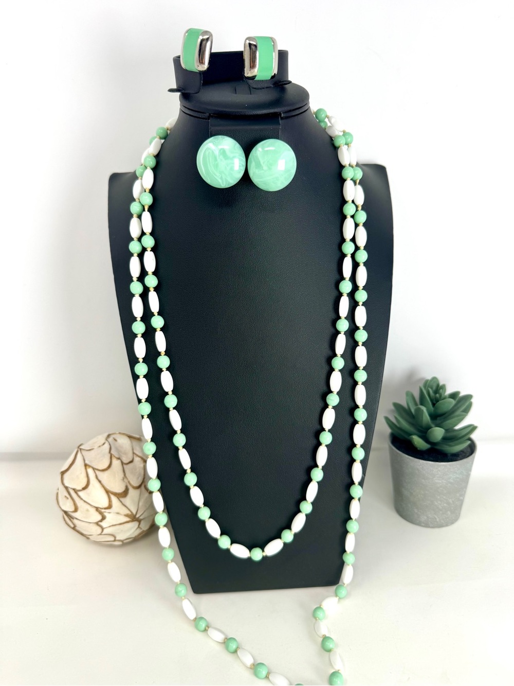 Vintage 80s Mint Green Jewelry Set - Enamel & Lucite Clip Earrings Beaded Strand
